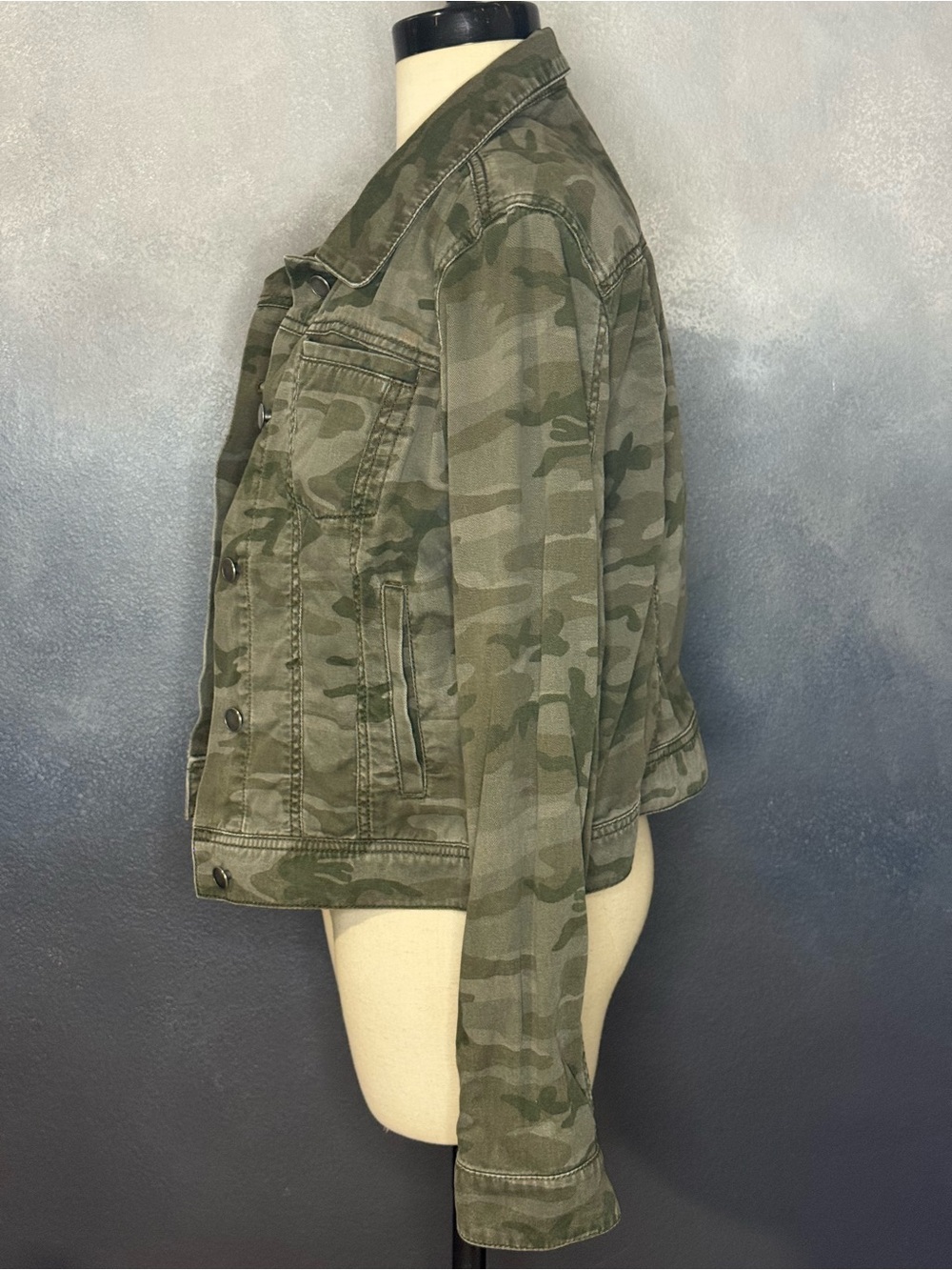 LOFT Green Camo Denim Jacket Women's Medium Cotton Button Front Utility Casual - Picture 5 of 8